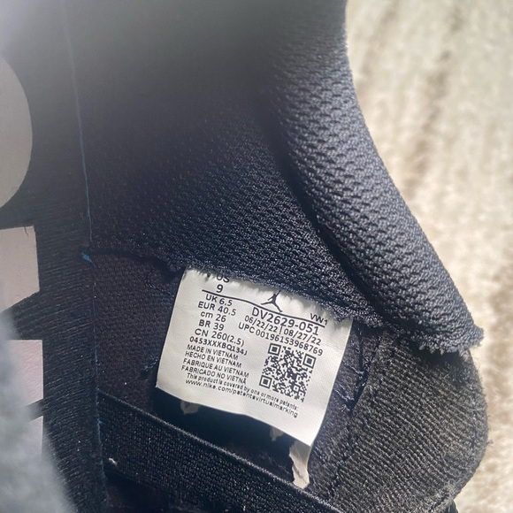 Women’s Air Jordan 11 CMFT Low Black and Lavender Sneakers Size 9 - Picture 9 of 11